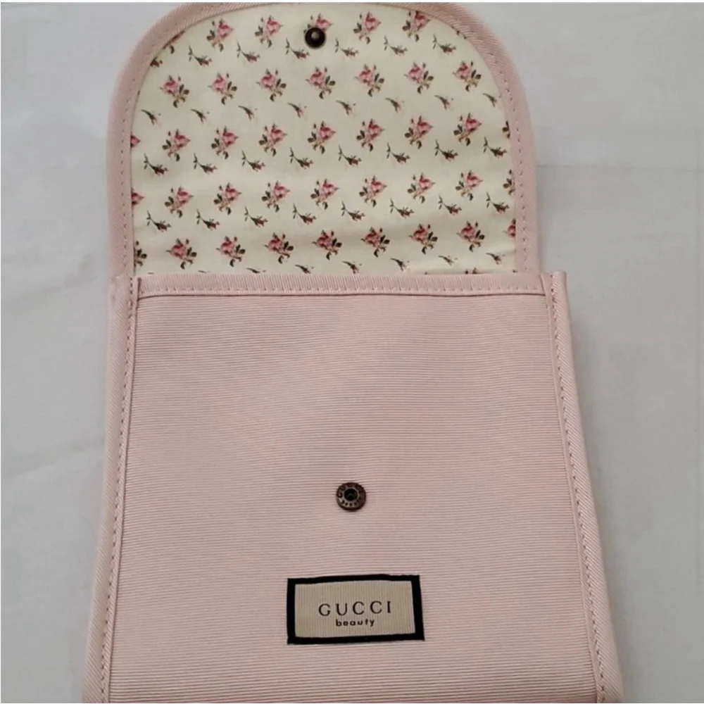 GUCCI | NWOT Pink Floral Cosmetic Bag One Size
